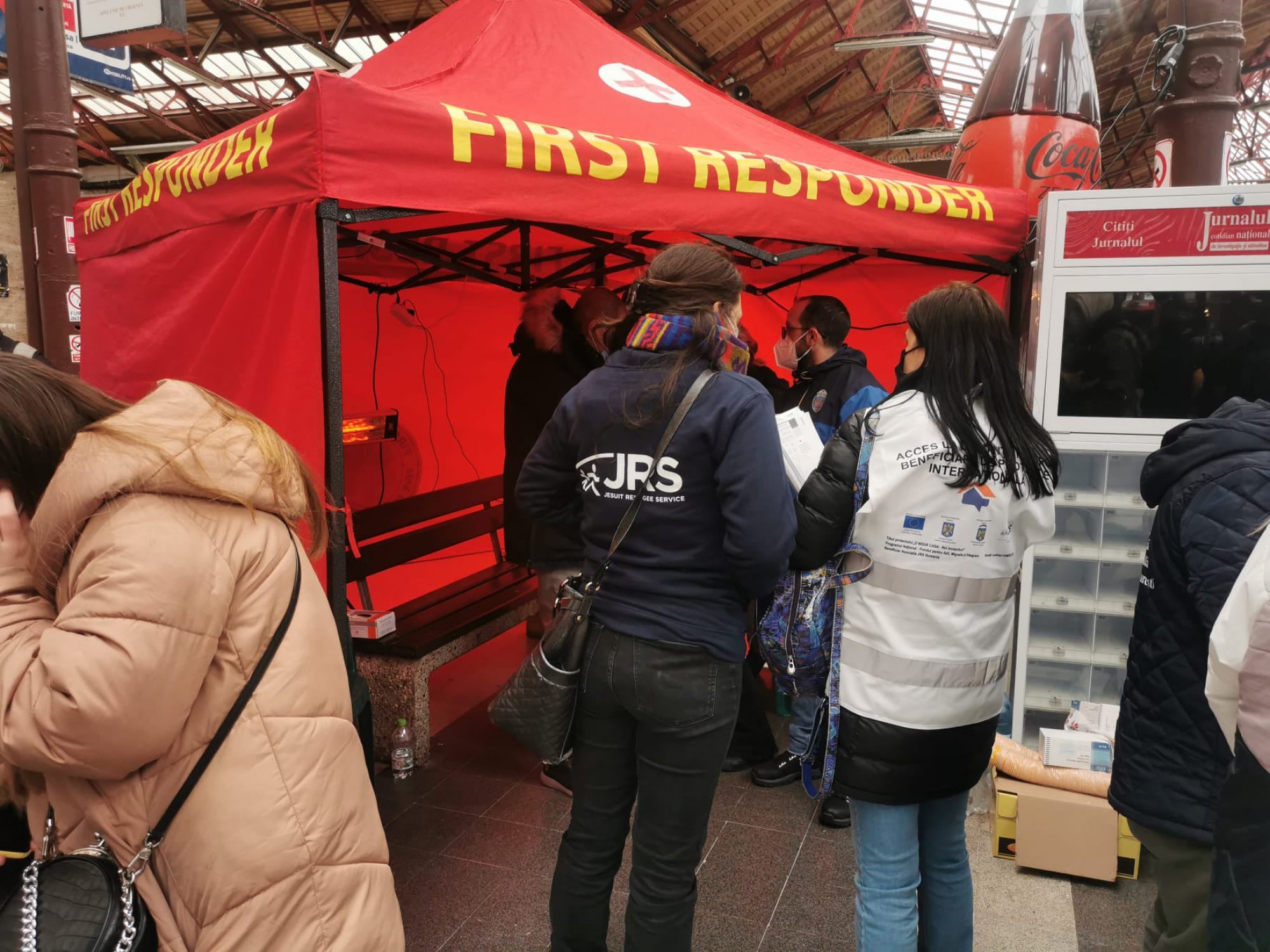JRS Romania staff is at North Station, assisting Ukrainian refugees arriving by train.