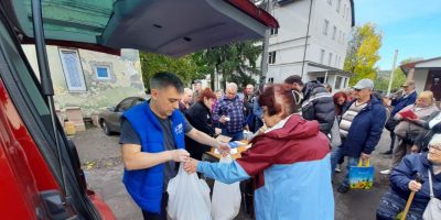 JRS staff on the ground distributing food supplies to the refugee community in Ukraine.